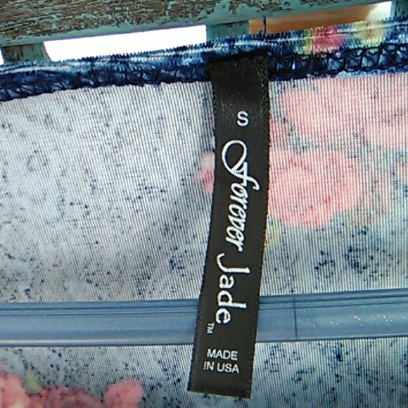 Navy Blue Floral Velvet Top. Size small. - Picture 2 of 6